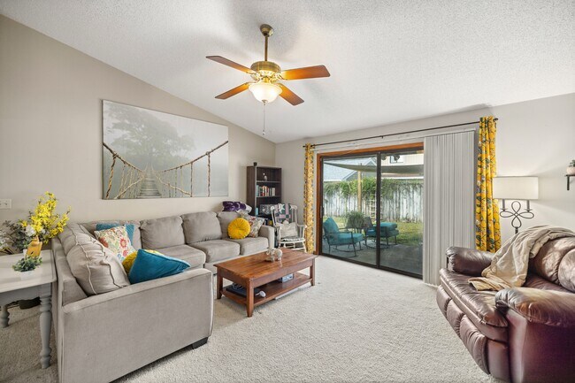 Building Photo - 206 Cedar Ridge Way