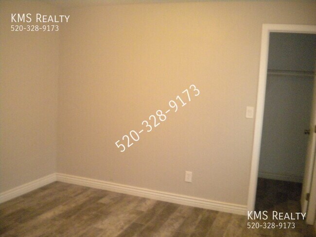 Building Photo - 2321 S Layton Pl