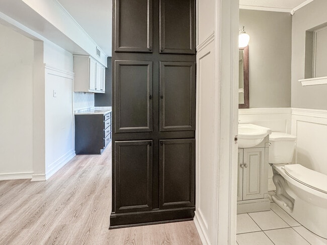 Building Photo - COME MEET YOUR NEW HOME IN KINGS GRANT!