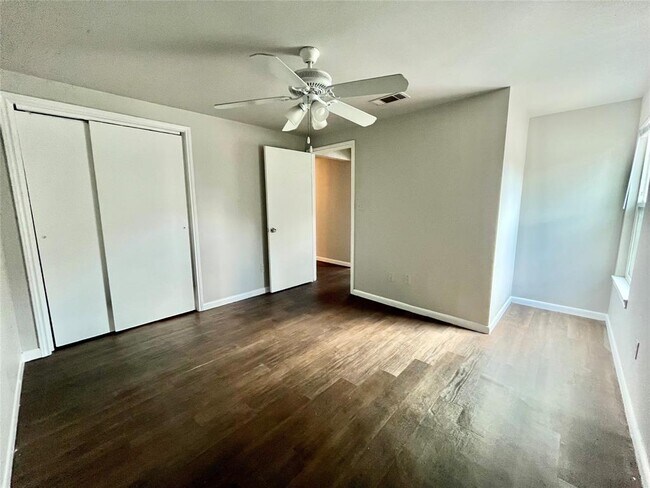 Building Photo - 5101 Guadalupe St