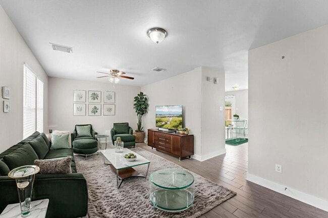 Building Photo - 7419 Ravenswood