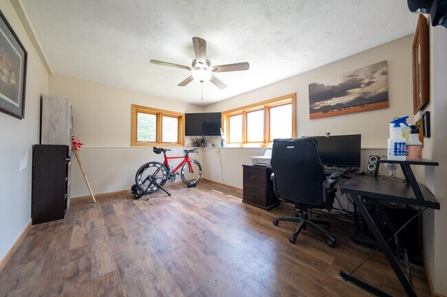Building Photo - 8618 Wildwood Ave