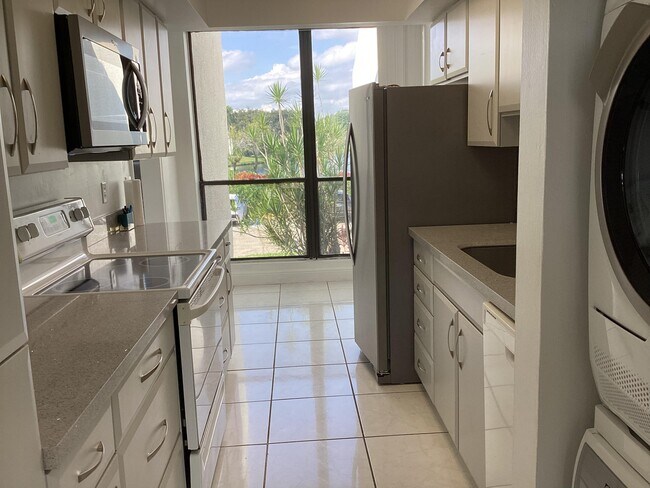 Building Photo - 00 Bridgewood Dr