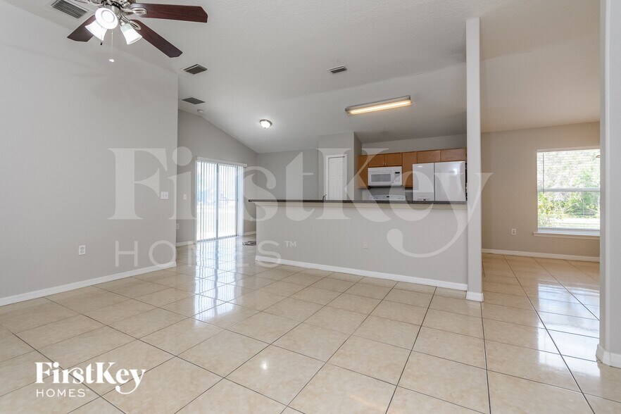 Building Photo - 557 Peace Dr