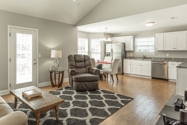 Building Photo - Beautiful Soddy Daisy Home!