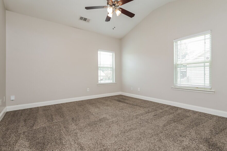 Building Photo - 547 Joneus Dr