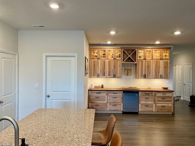 Building Photo - 3 Bed 2 Bath Available Now In Mccordsville!