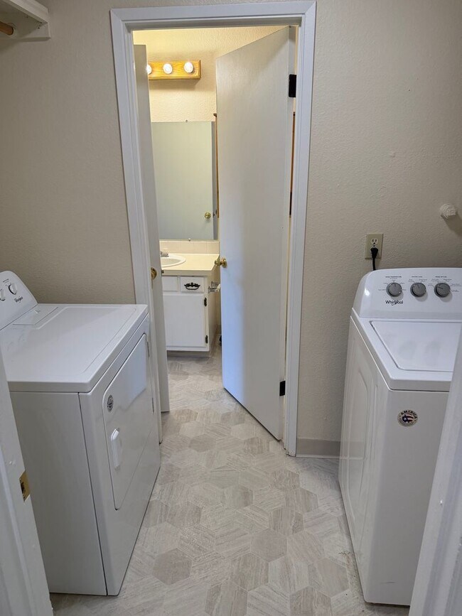 Building Photo - 162D00