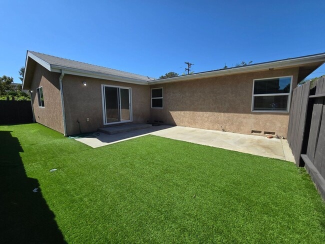 Building Photo - 5BD/3BA on Adobe Dr!! (Lease out, pending ...