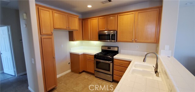 Building Photo - 1800 E Lakeshore Dr