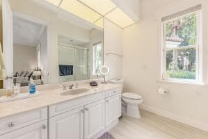 Building Photo - 901 SE Riverside Dr