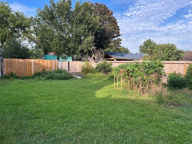 Building Photo - 15407 La Loma Dr