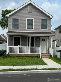 Building Photo - 296 Oak St