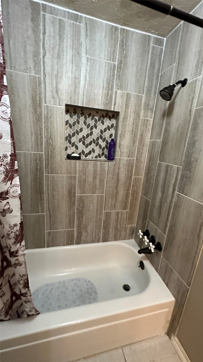 Building Photo - 8607 Knoll Forest Dr
