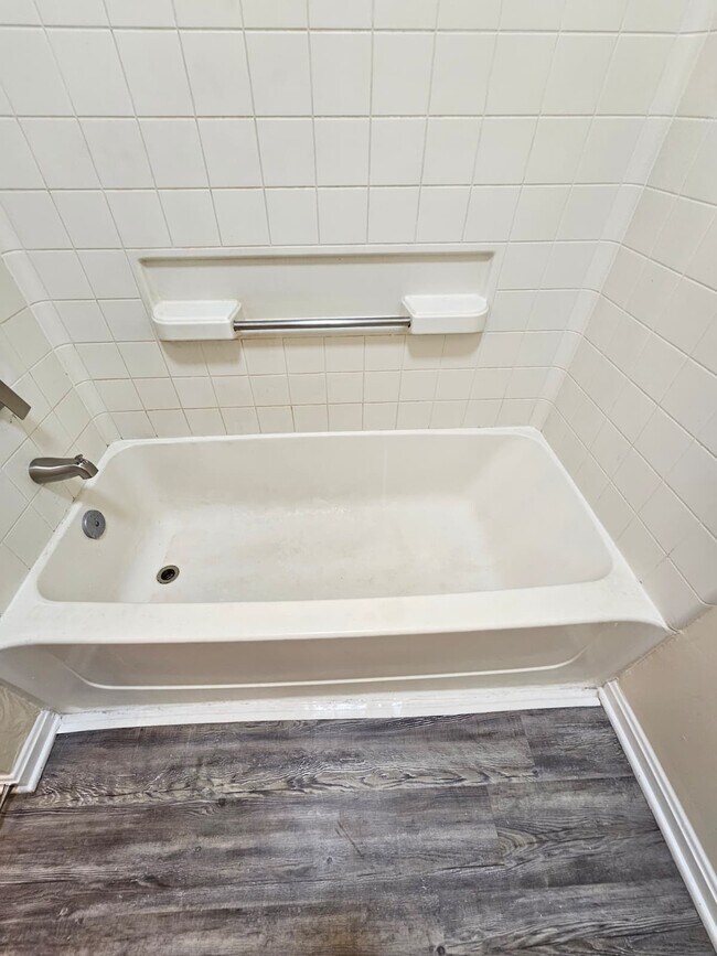 Master Bath - 23 Methwold Ct