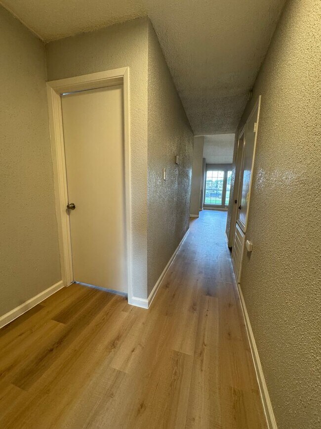 Building Photo - 11217 Pender Ln