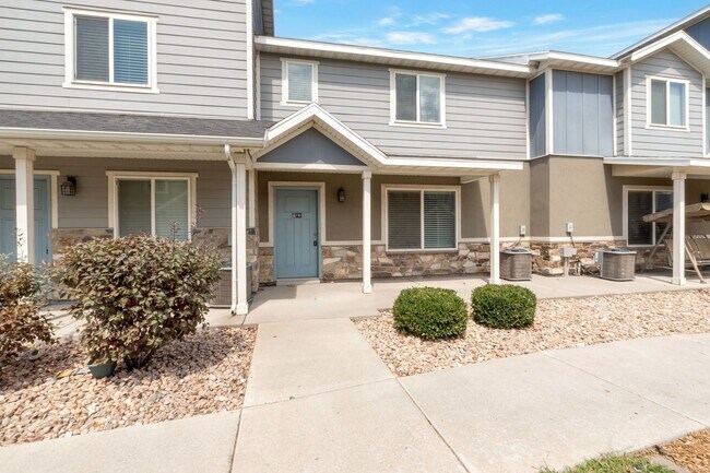 Primary Photo - Amazing 2 Story Townhome in Vineyard w/ at...
