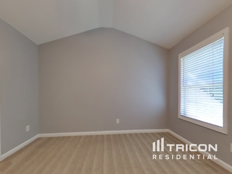 Building Photo - 341 Rosemont Ct