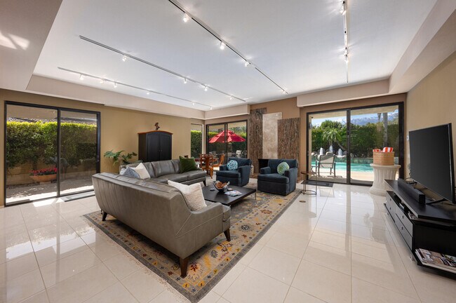 Building Photo - 52 Princeton Dr