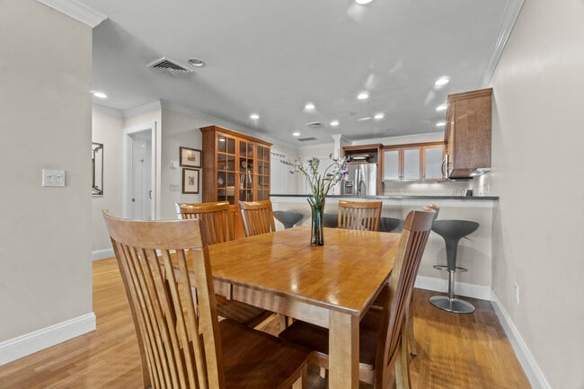 Building Photo - 17 Water St