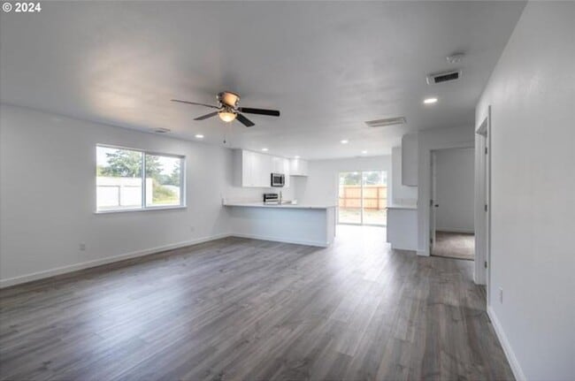 Building Photo - 2166