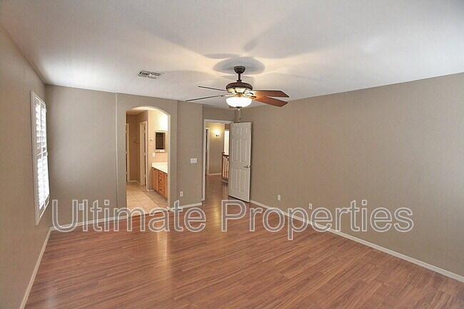 Building Photo - 16386 W Cottonwood St