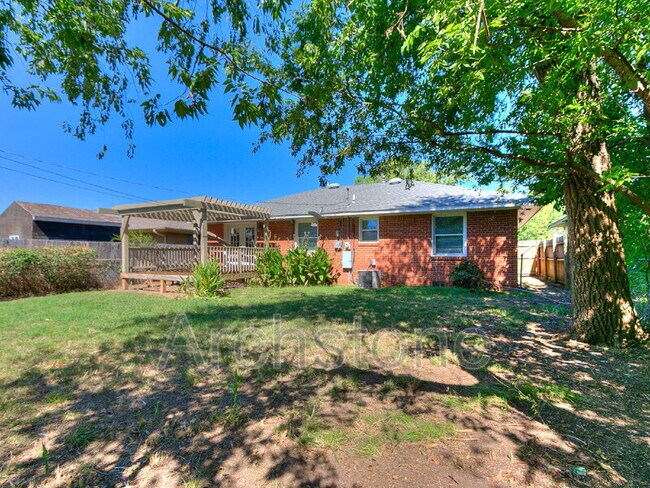 Building Photo - 1732 Carlisle Rd