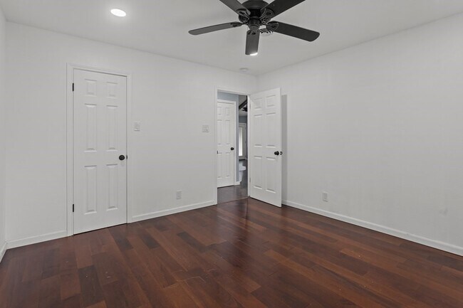 Building Photo - 3322 Providence Dr