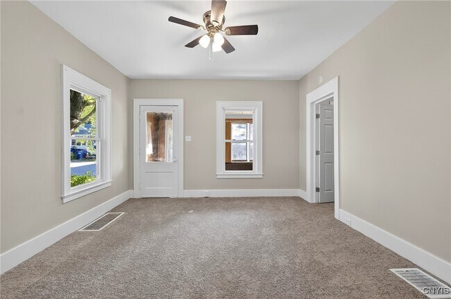 Building Photo - 127 Wall St