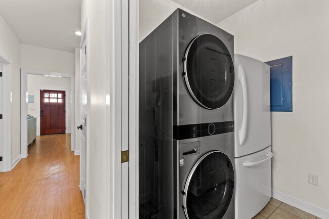 Building Photo - 95 Cobia St