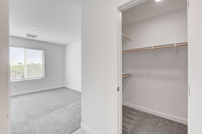 Building Photo - Like New Townhome at Falcon Ridge