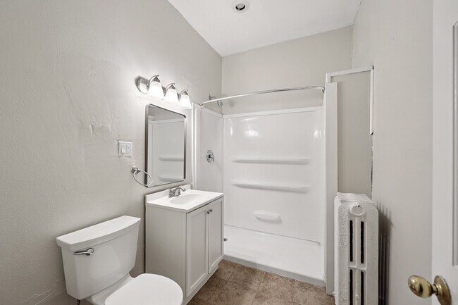 Building Photo - 515 W 25th St