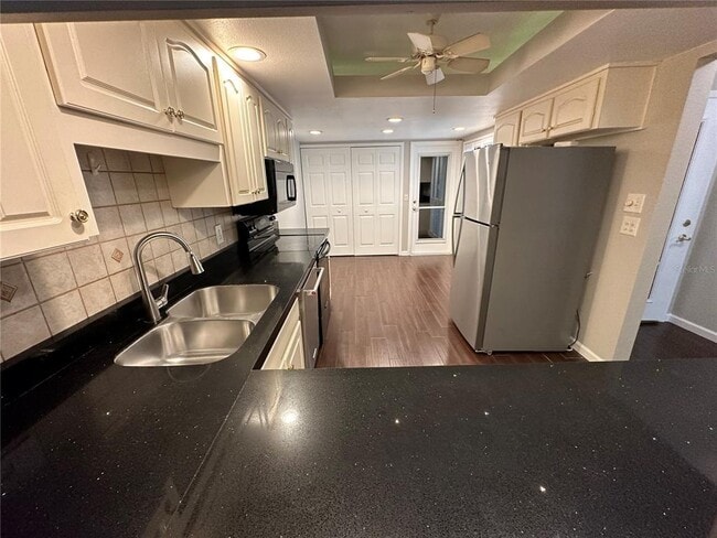 Building Photo - 1539 Pickwood Ave