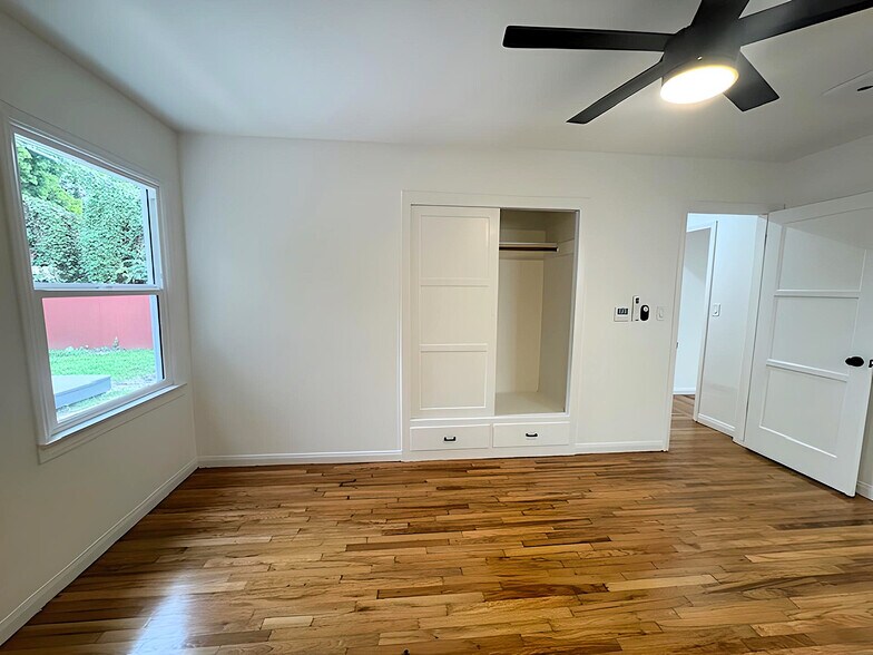 Building Photo - 2416 Boone Ave