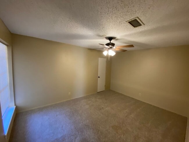 Building Photo - SPACIOUS & CUTE 2 bedroom 2 bath townhouse off Sunset Dr COMING SOON!