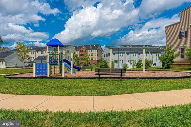Building Photo - 5032 Wesley Square