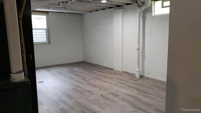 Building Photo - 1261 Pearson St