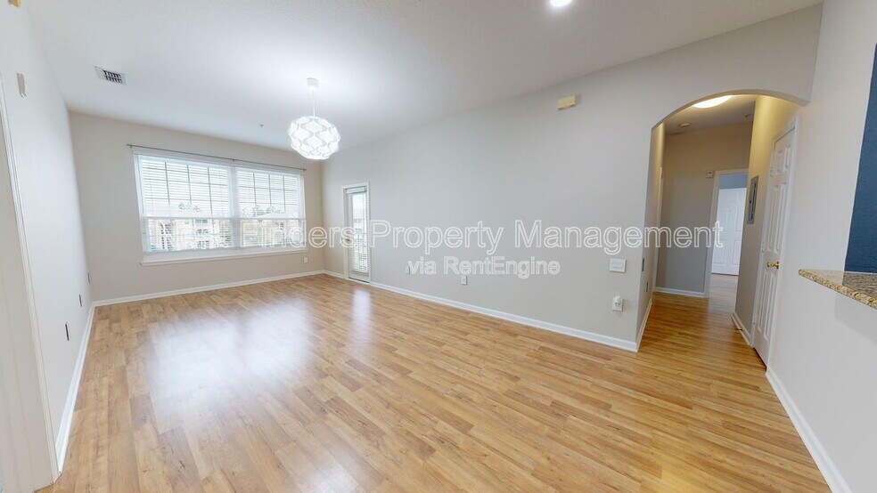 Building Photo - 7990 Baymeadows Rd E