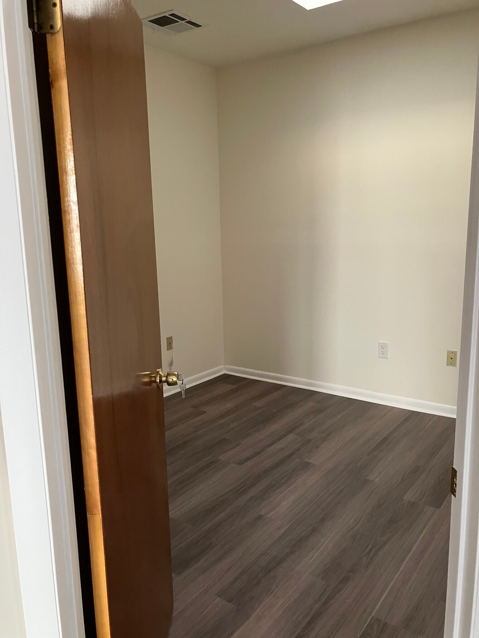 Building Photo - 136 N 10th St