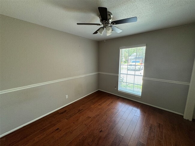 Building Photo - 15810 Hickory Knoll Dr