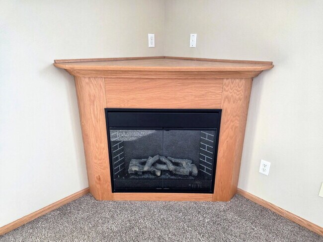 Building Photo - 4410-4152 152nd St