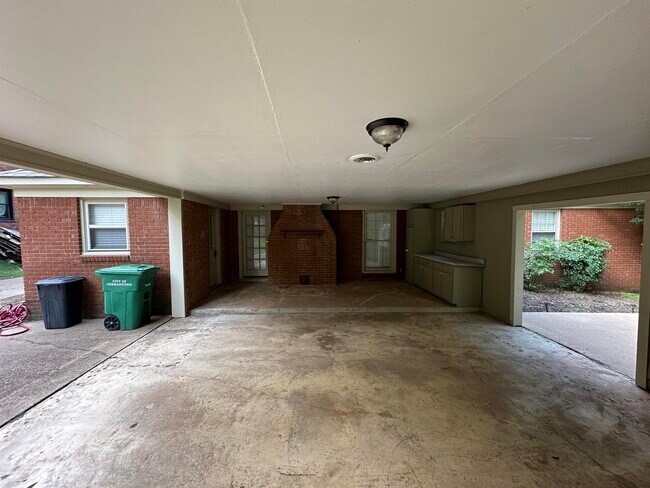 Building Photo - 8009 Farmington Blvd