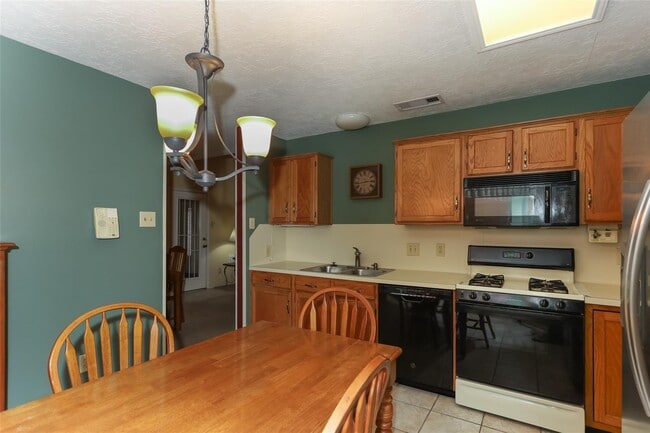 Building Photo - 16410 Salinas Ln