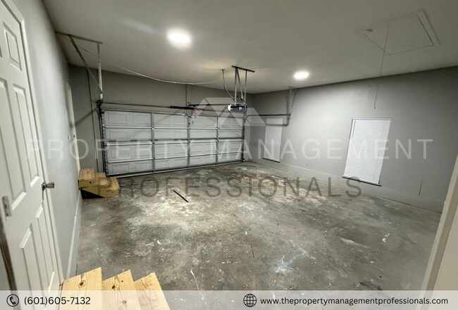 Building Photo - 600 Bay Pointe Ln