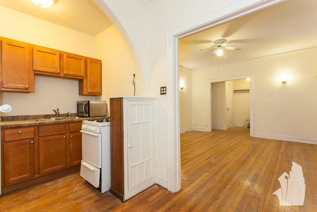 Building Photo - 429 W Surf St