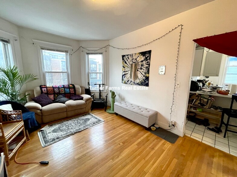 Building Photo - 530 Cambridge St