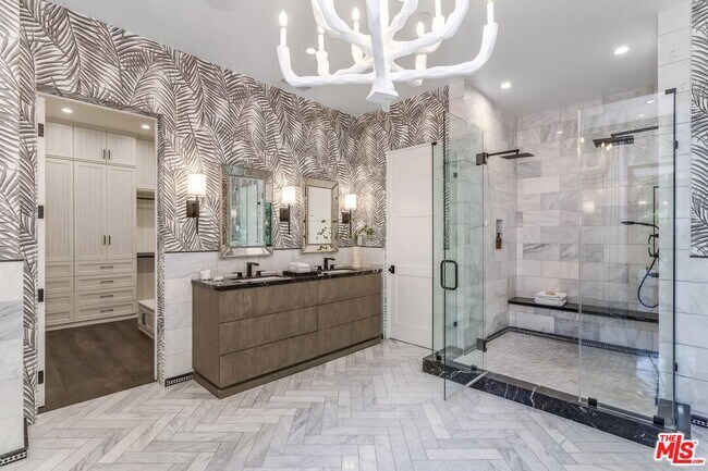 Building Photo - 820 N Vista St