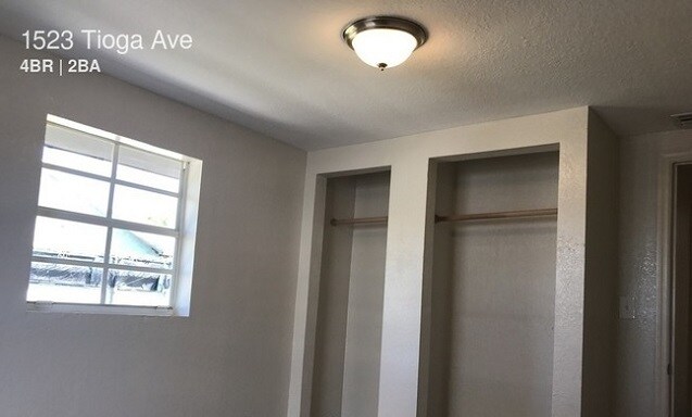 Building Photo - Spacious 4bdrm/2bath Home with 1 car garage ** Section 8 OK ** March 15