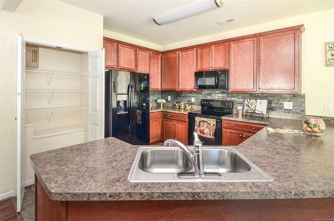 Building Photo - 9001 Cocos Path