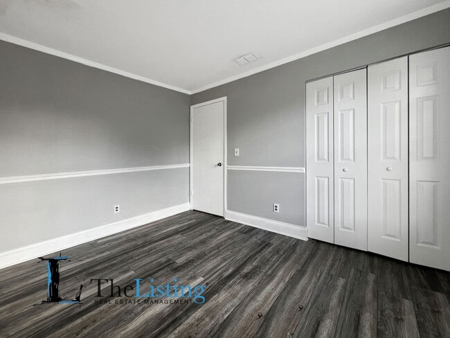 Building Photo - 11007 Summer Dr